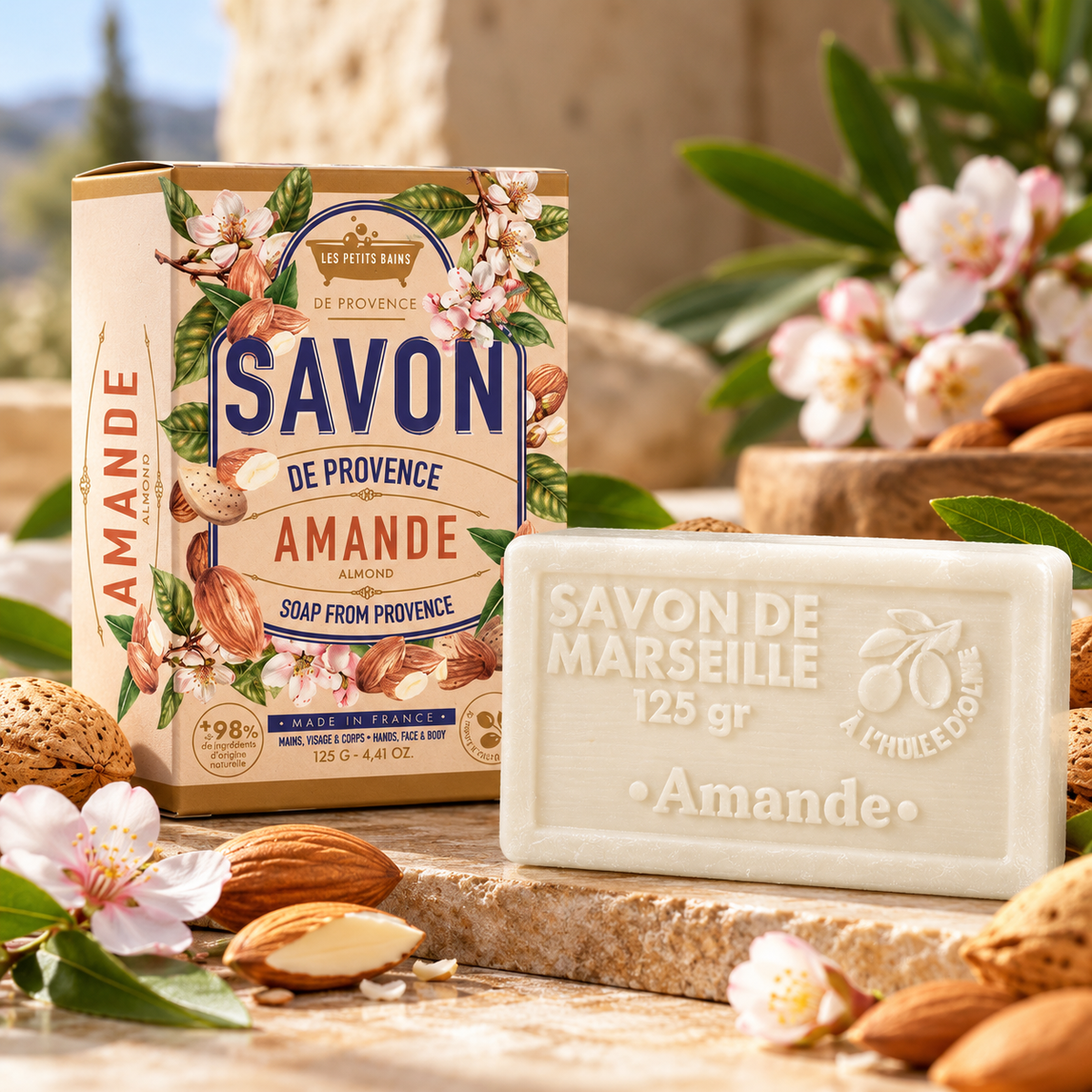 Savon de Marseille de Provence Amande 125 g en ambiance provençale